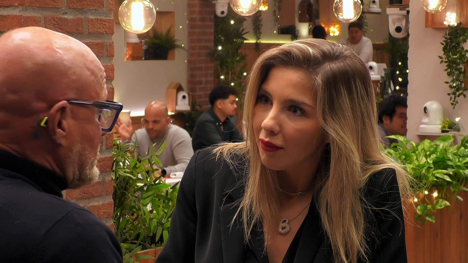 Laura Boado y Matías, más impactados que nunca al escuchar a que se dedica un soltero de ‘First Dates’: “¿Y te gusta?” Laura Boado y Matías, más impactados que nunca al escuchar a que se dedica un soltero de ‘First Dates’: “¿Y te gusta?”