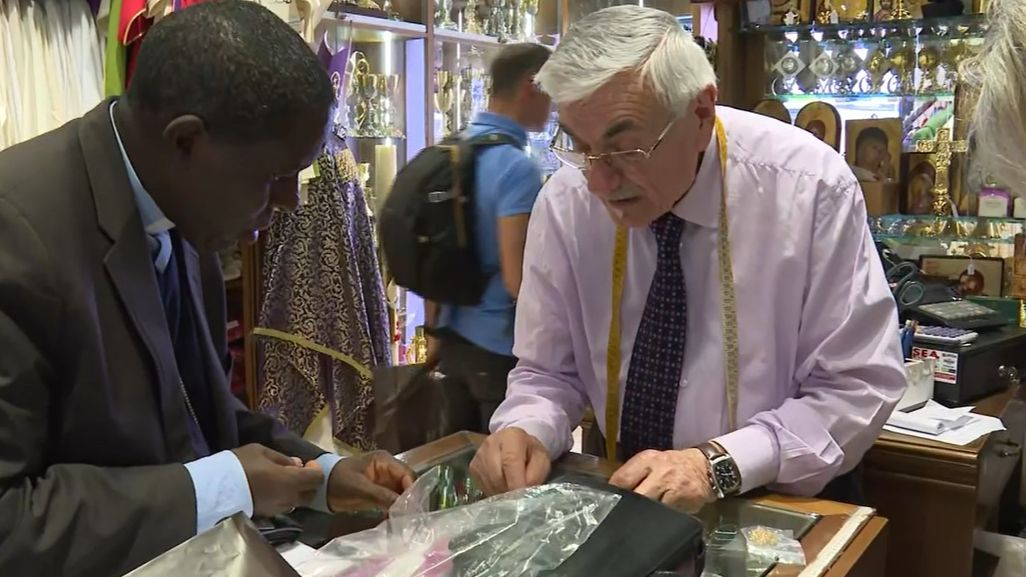 Raniero Mancinelli, el sastre de los papas: "Benedicto XVI prefería un ropaje más bello, Francisco siempre pedía el material más barato"