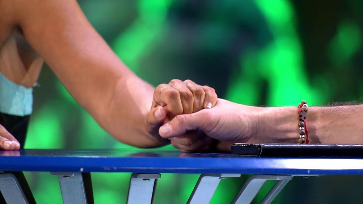 Carlos Calderón y Laura Cuevas terminan de la mano: "Me ha dicho lo que le han ido contando..."