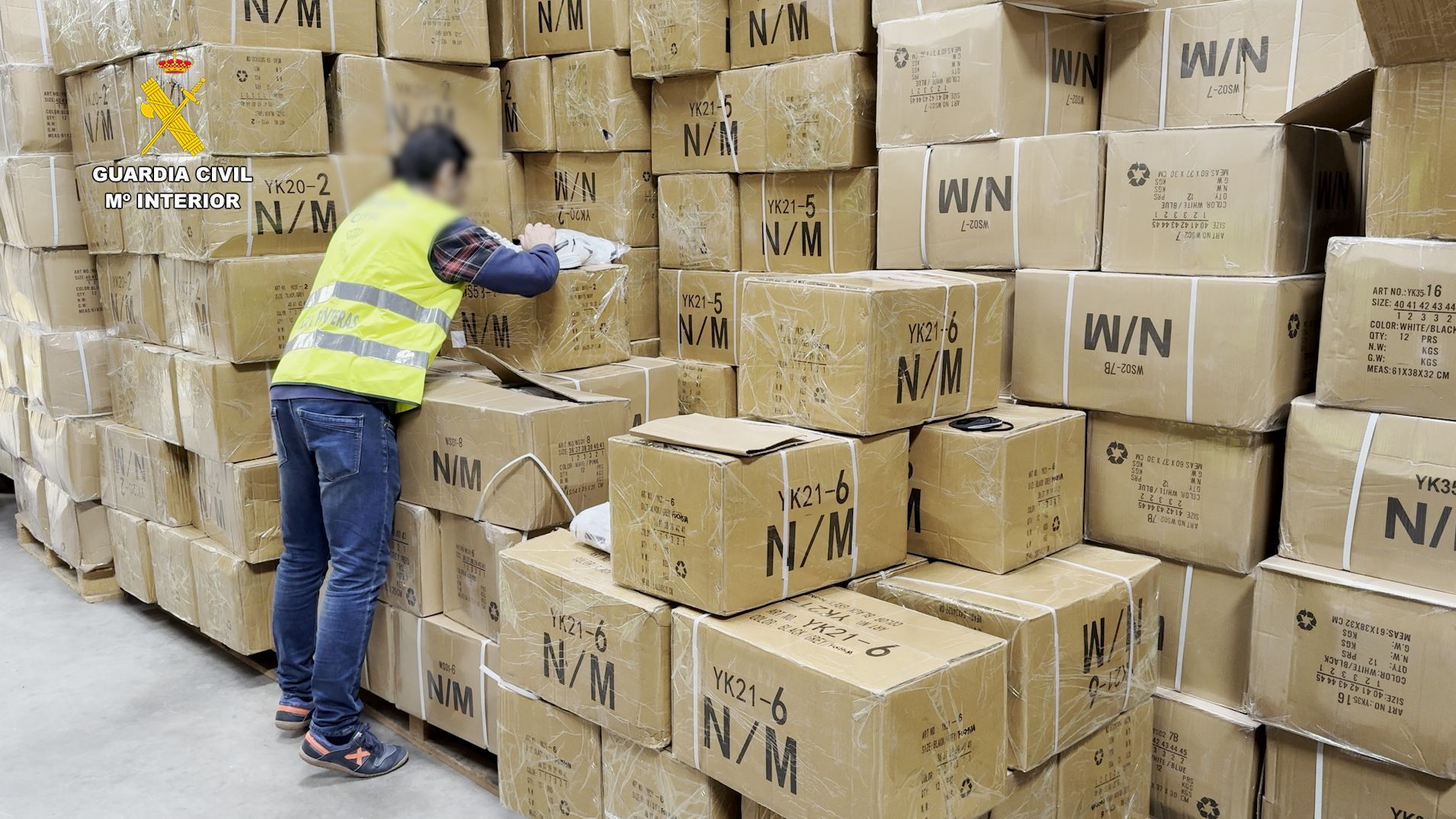 Cajas con los productos falsificados