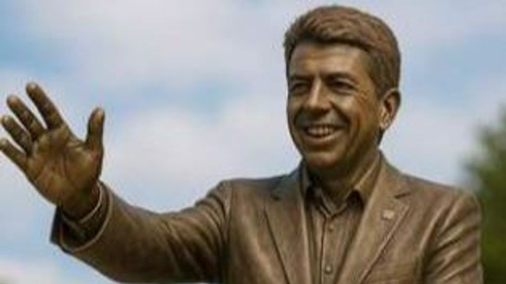 Estatua Mazón