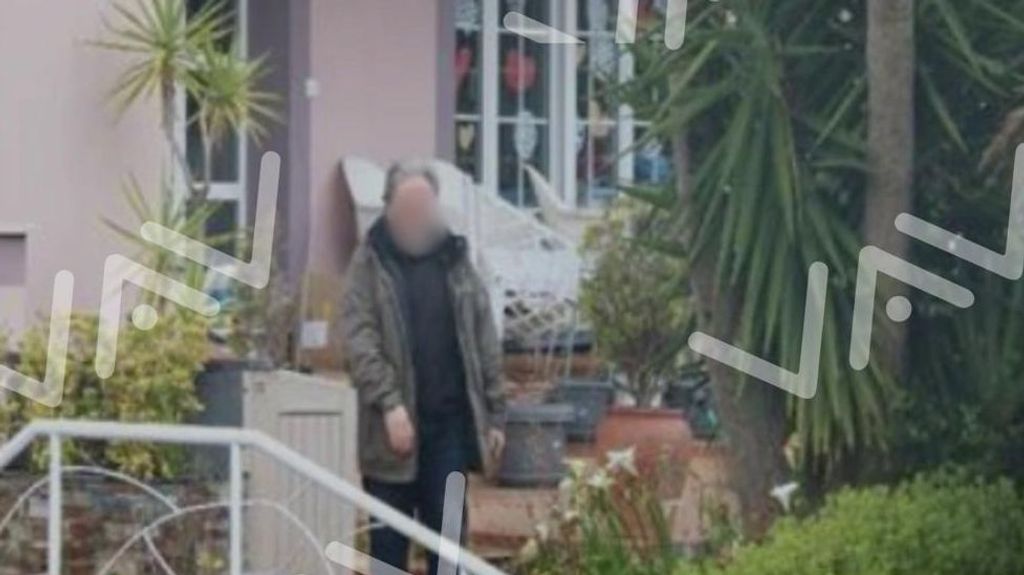 Las tres imágenes que llevaron a la detención de los padres de Oviedo: el hombre en la calle, un ticket de la compra y los niños en la ventana