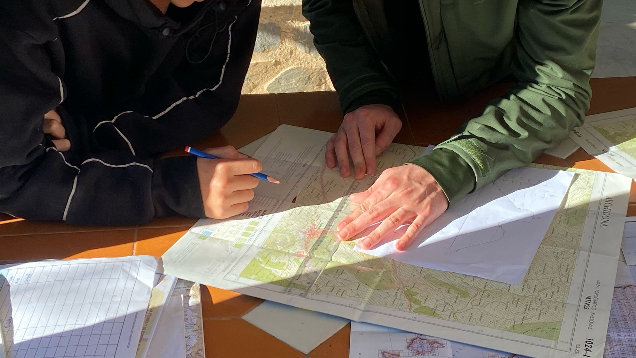 Los participantes aprenden a utilizar mapas en los cursos