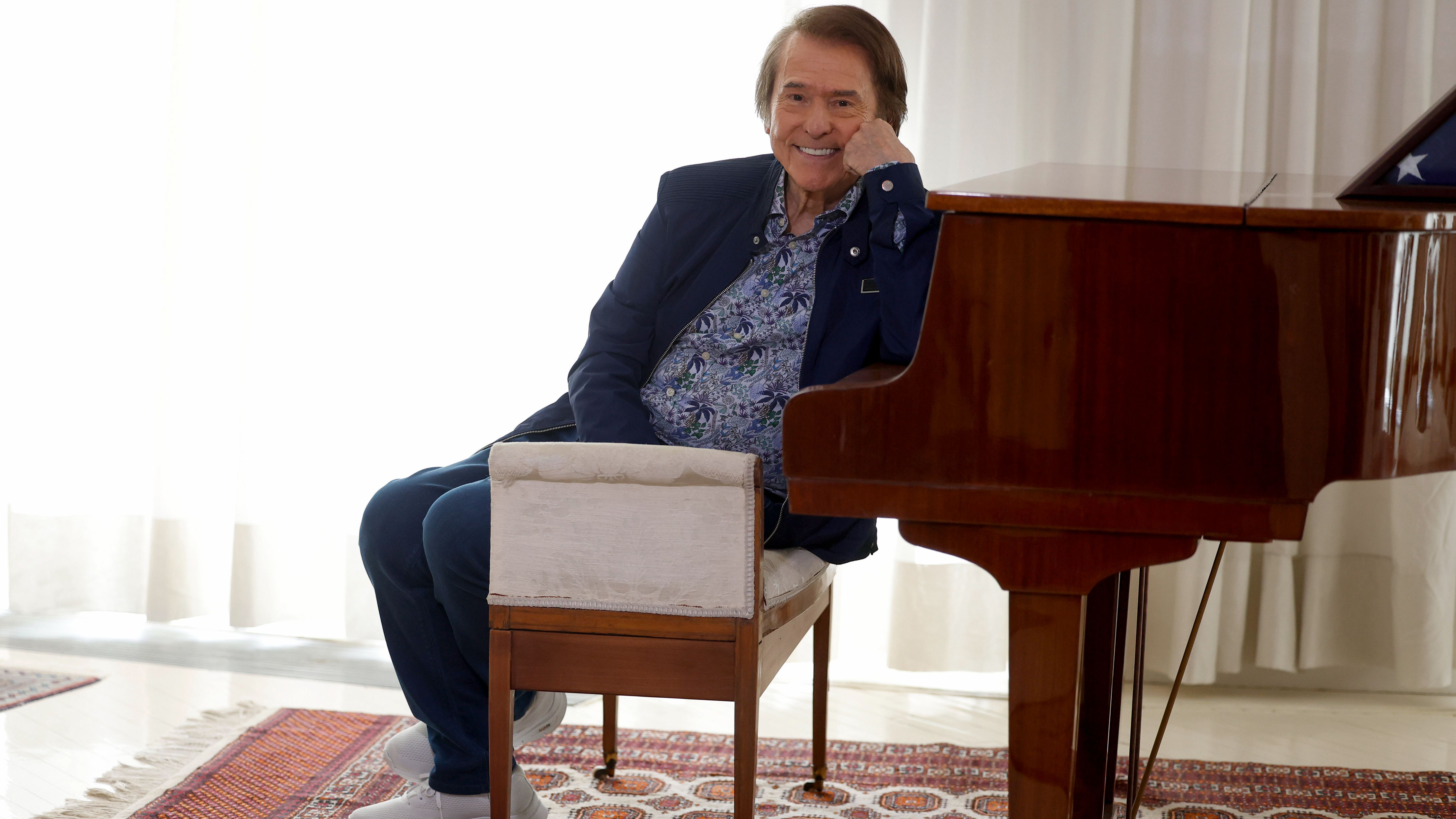 Raphael, de vuelta tras su hospitalización: "Si te digo que no me asusté, mentiría"