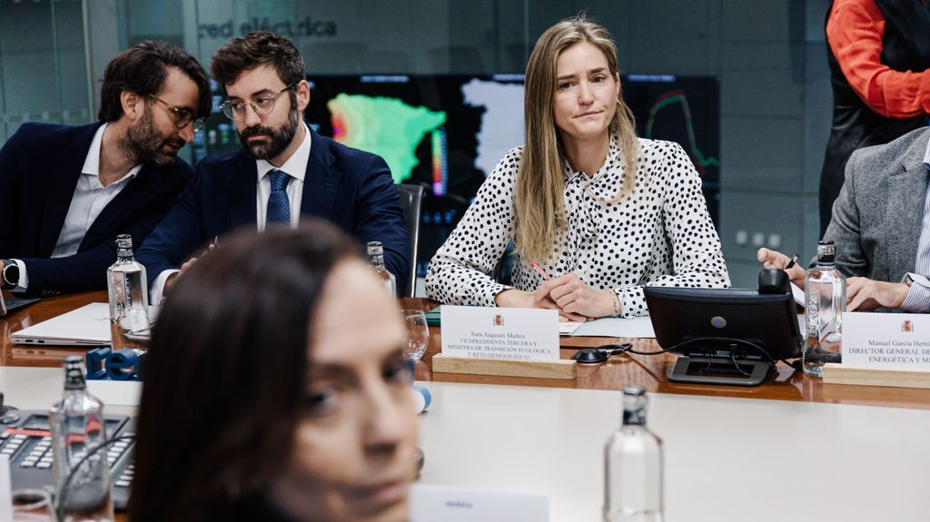 El Gobierno pone en marcha dos grupos para analizar por separado el error técnico y el ciberataque como causas del apagón