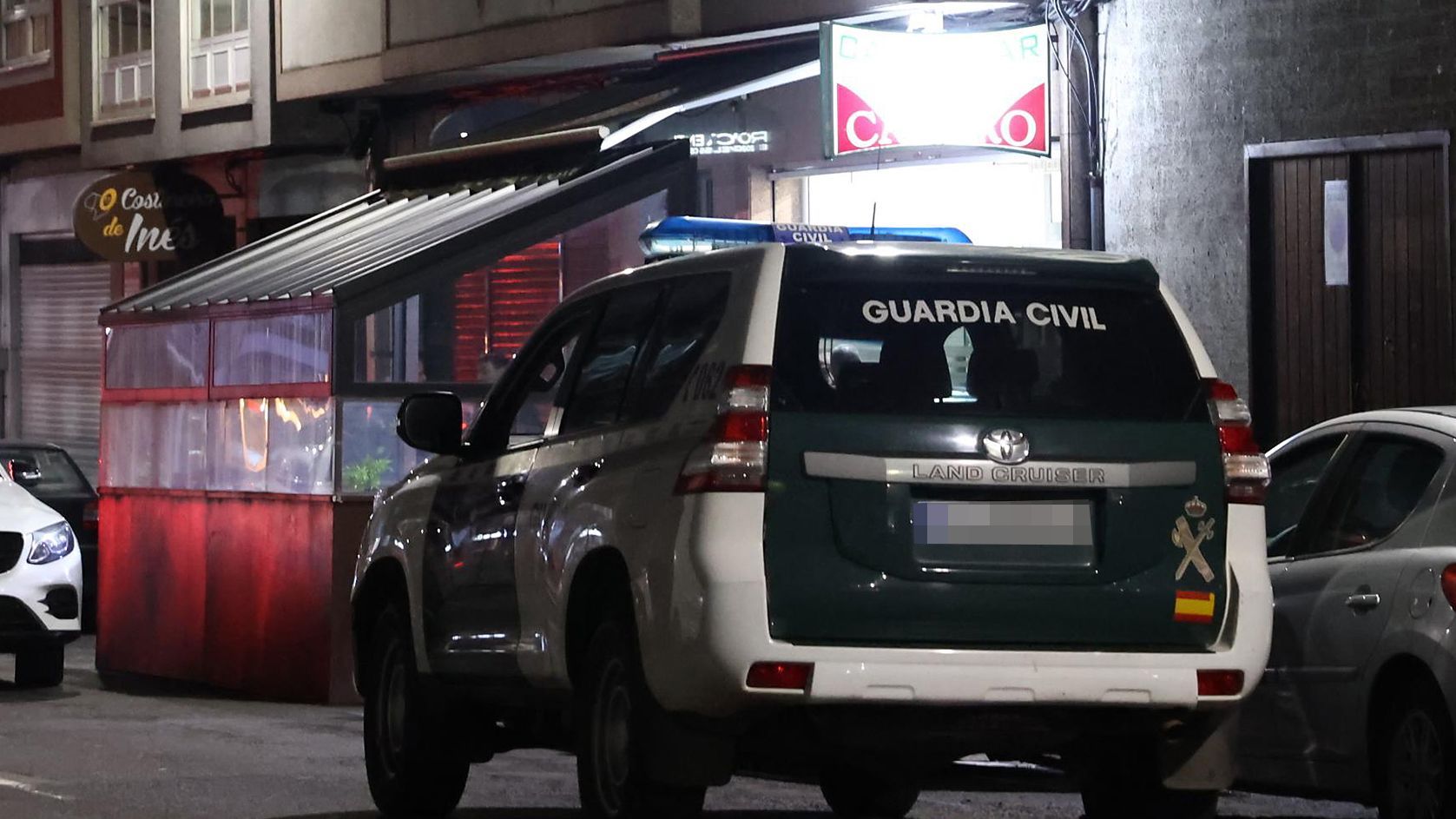 Guardia Civil frente al bar de Carballo, tras los hechos