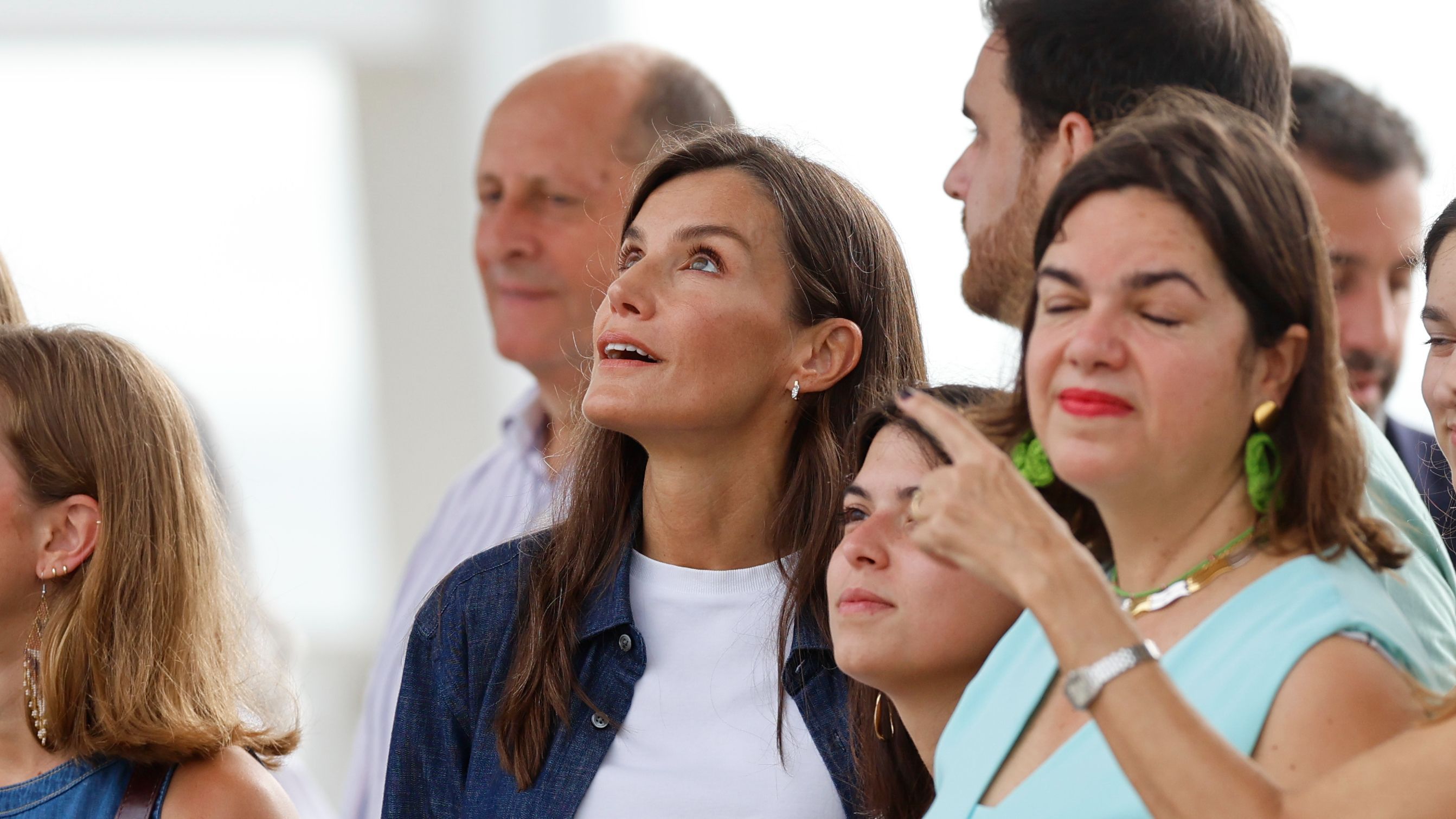 La reina Letizia junto al resto de familiares de los tripulantes del buque escuela Juan Sebastián de Elcano
