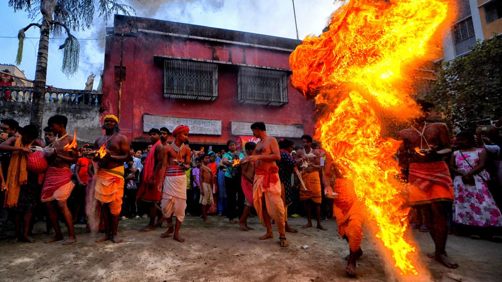 Seis muertos y más de 50 heridos por una estampida humana durante una procesión en el oeste de India