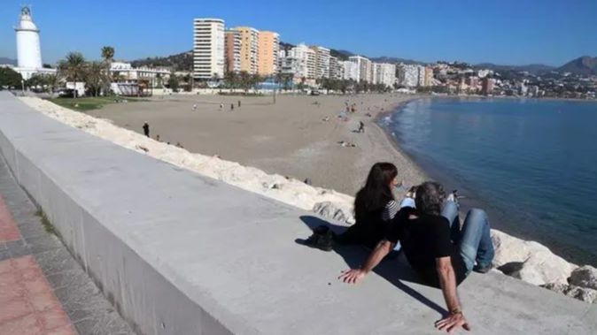 Hallado el cuerpo sin vida de un hombre en la playa de La Caleta, Málaga