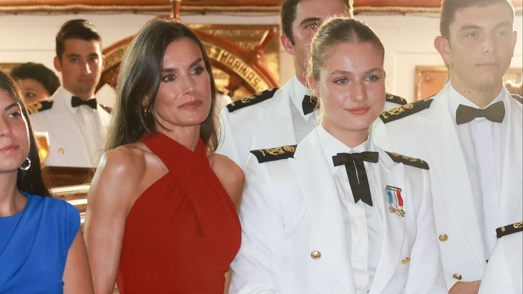 La reina Letizia y la princesa Leonor deslumbran en la recepción de Elcano en su parada en Panamá