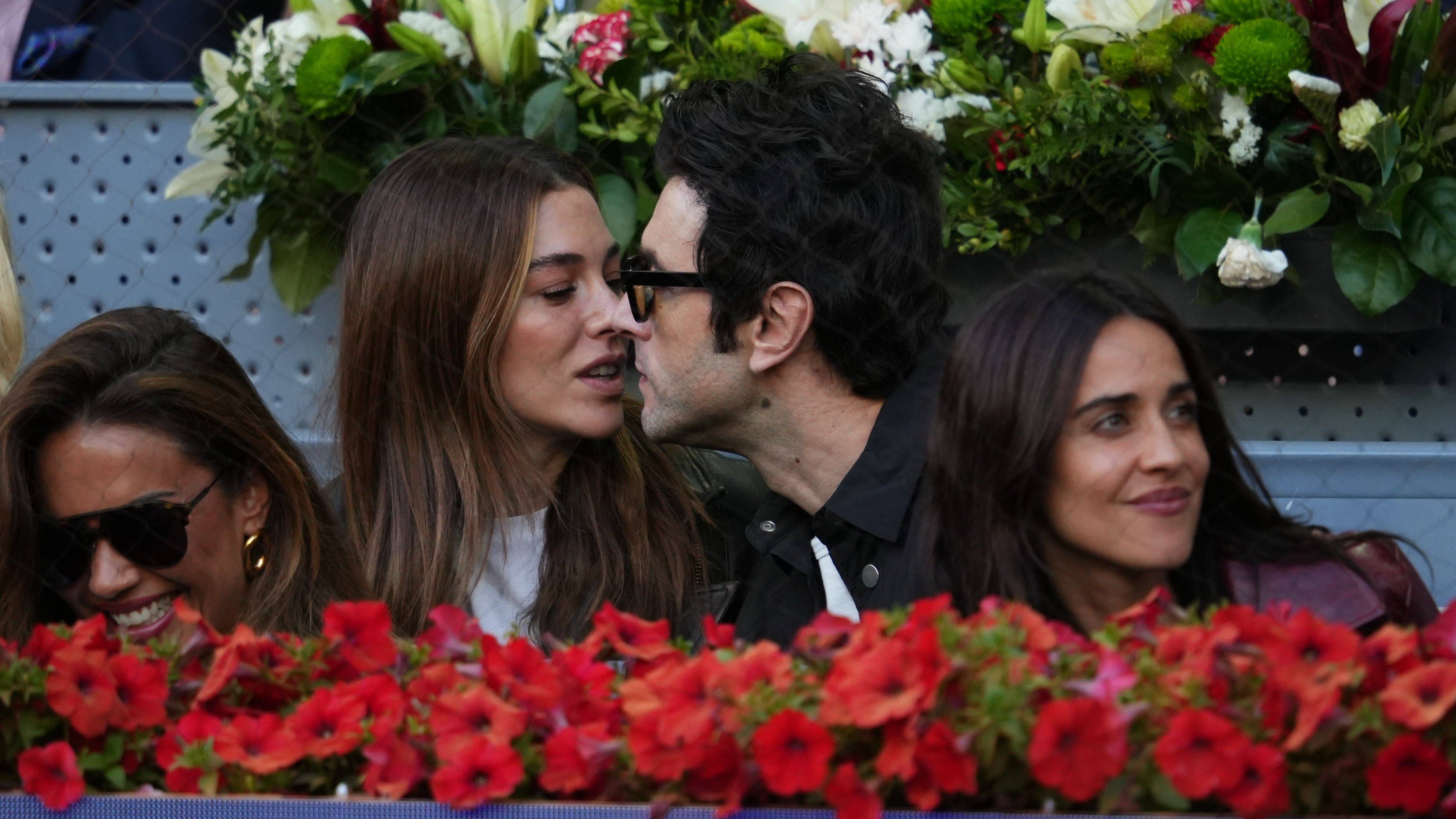 Blanca Suárez y Javier Rey comparten un momento de complicidad en el Mutua Madrid Open
