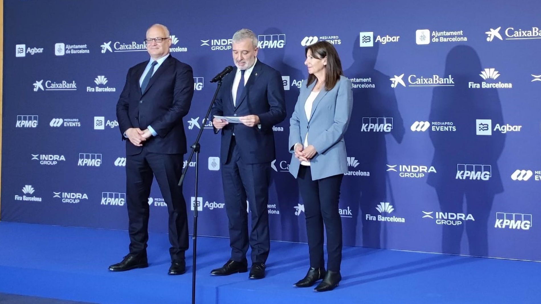 El alcalde de Barcelona, Jaume Collboni; la alcaldesa de París, Anne Hidalgo, y el alcalde de Roma, Roberto Gualtieri