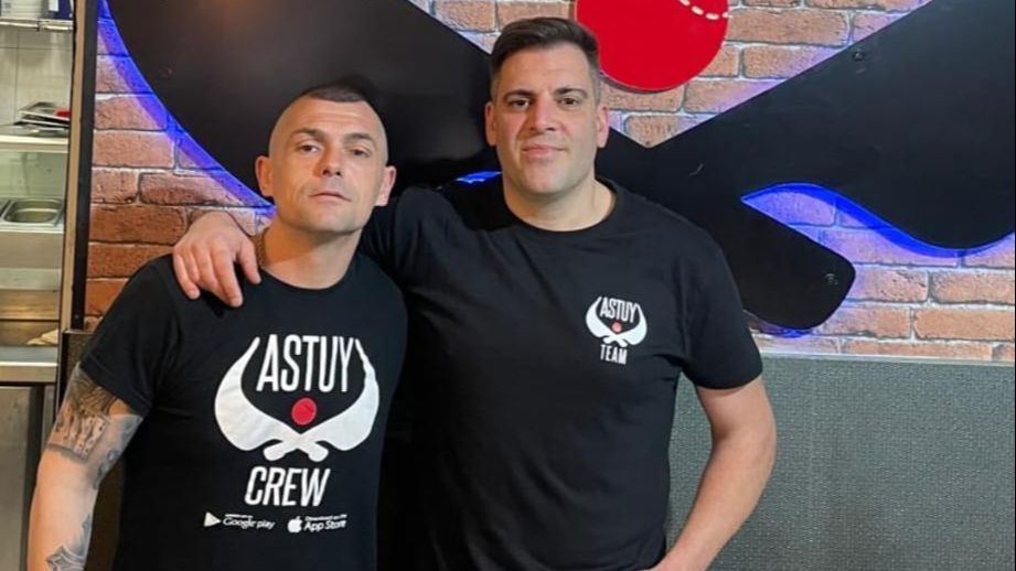 El exboxeador Andoni Gago, a la izquierda de la imagen, junto a Ugaitz