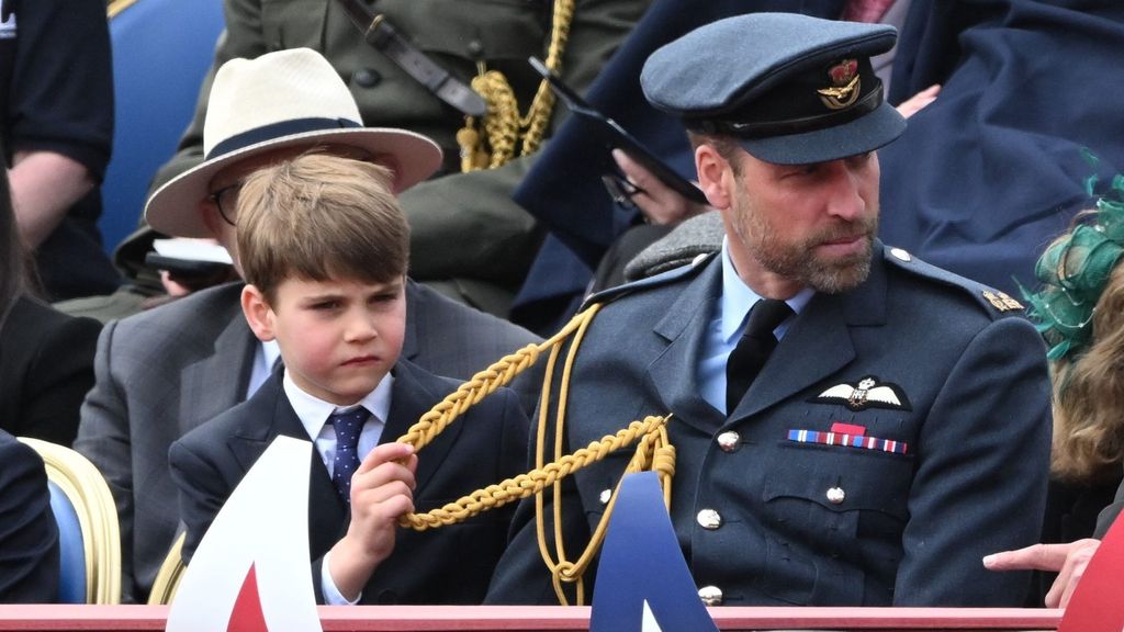 El príncipe Guillermo junto a su hijo Louis este 5 de mayo.