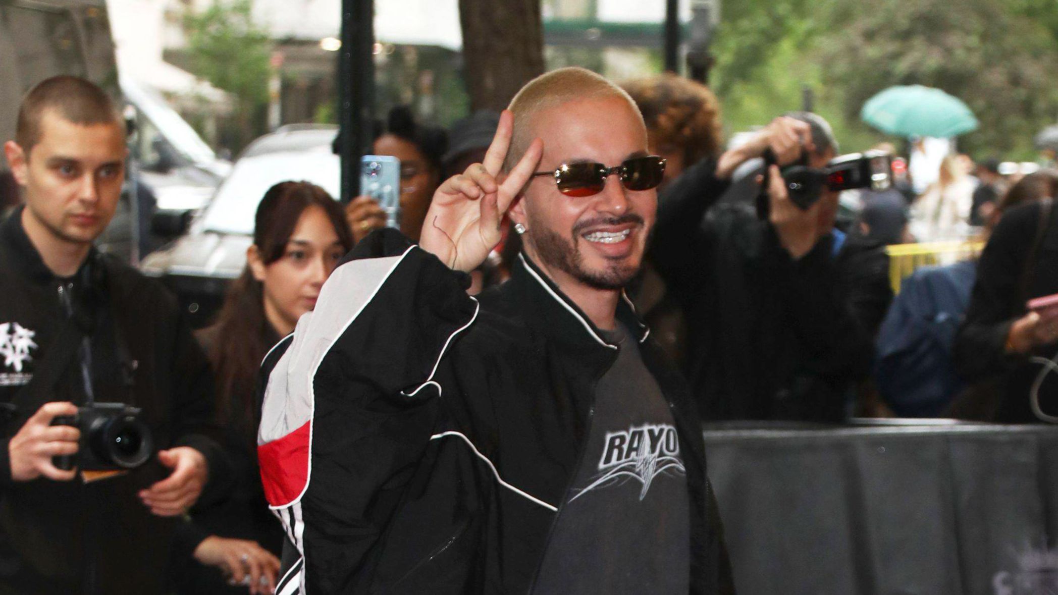 J Balvin en la MET gala 2025