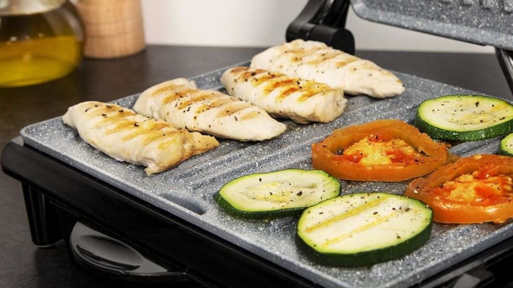 ¡Ofertón! La parrilla eléctrica que arrasa en Amazon es de Cecotec y ahora cuesta menos de 32