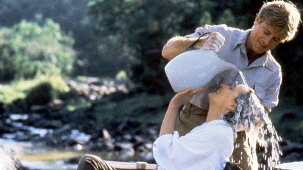 Robert Redford y Meryl Streep en una escena de 'Memorias de África'.