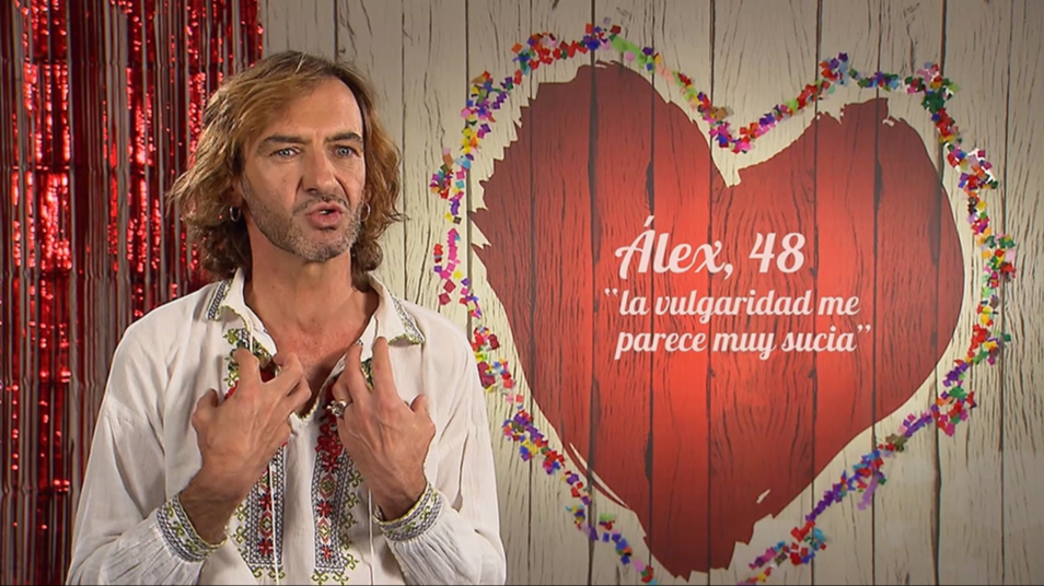 Un soltero de ‘First Dates’ alucina al saber que ha quedado con alguien de Transilvania: “Cita con un vampiro” Un soltero de ‘First Dates’ alucina al saber que ha quedado con alguien de Transilvania: “Cita con un vampiro”