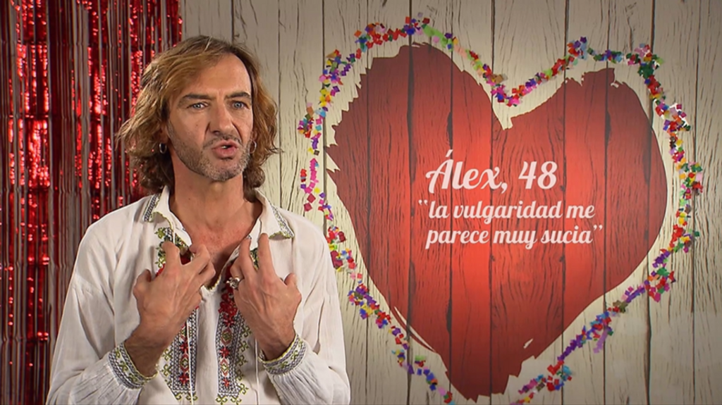 Un soltero de ‘First Dates’ alucina al saber que ha quedado con alguien de Transilvania: “Cita con un vampiro”