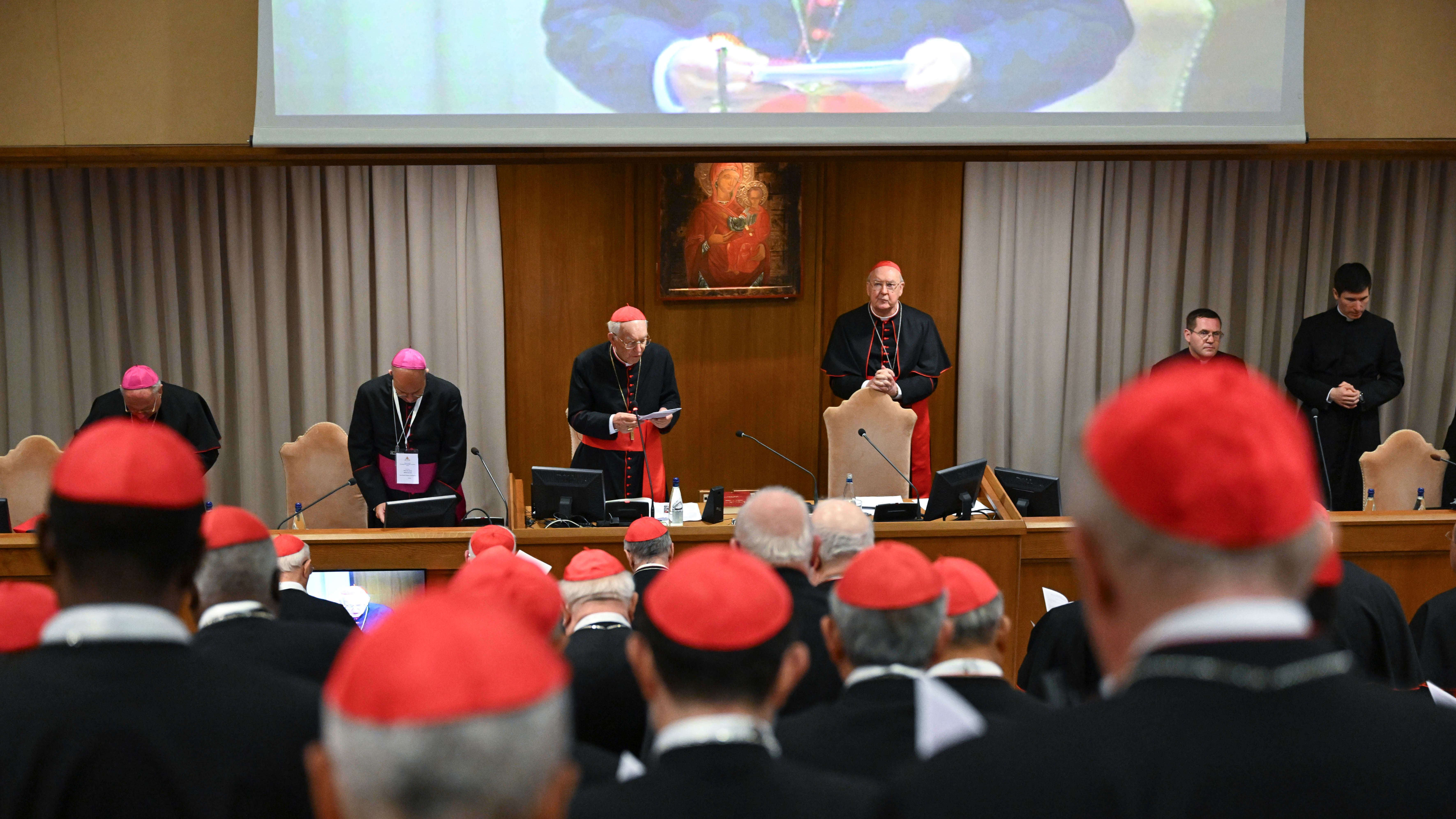 Los cardenales ultiman sus reuniones antes del cónclave más universal