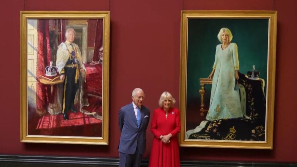 Carlos III y Camila descubren sus polémicos retratos