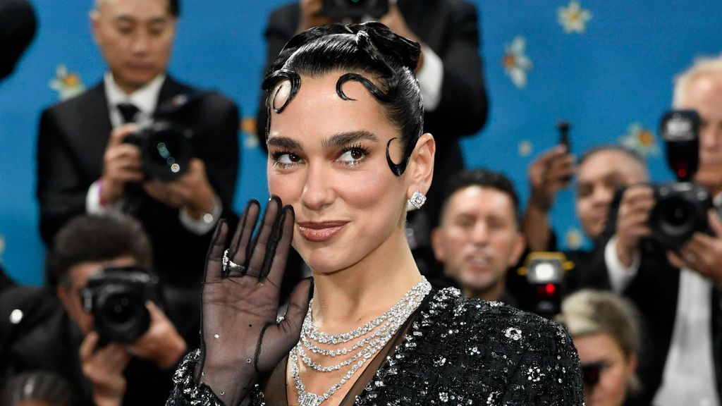 Dua Lipa en la MET Gala de 2025