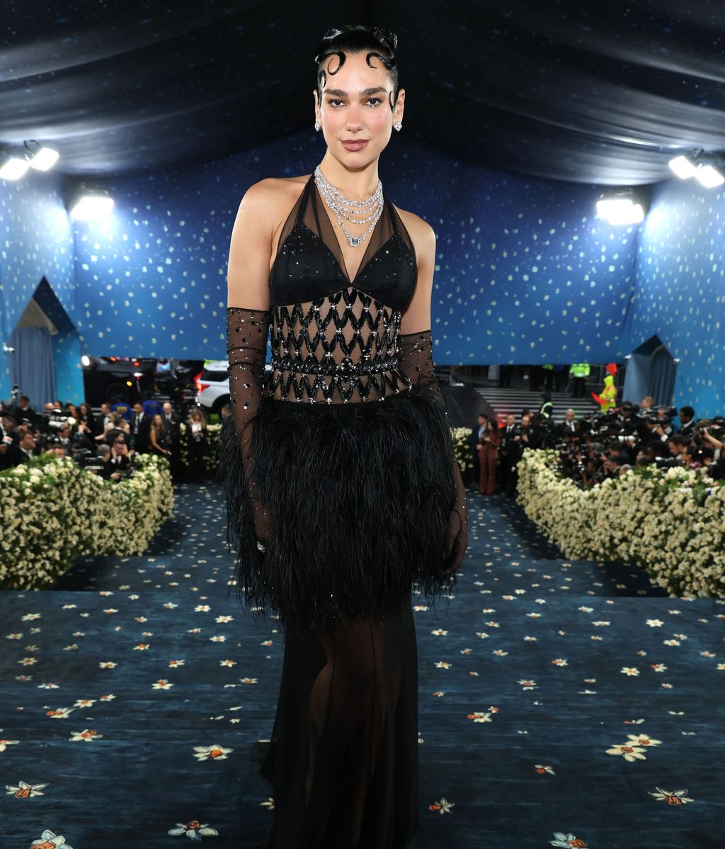Dua Lipa en la MET Gala 2025