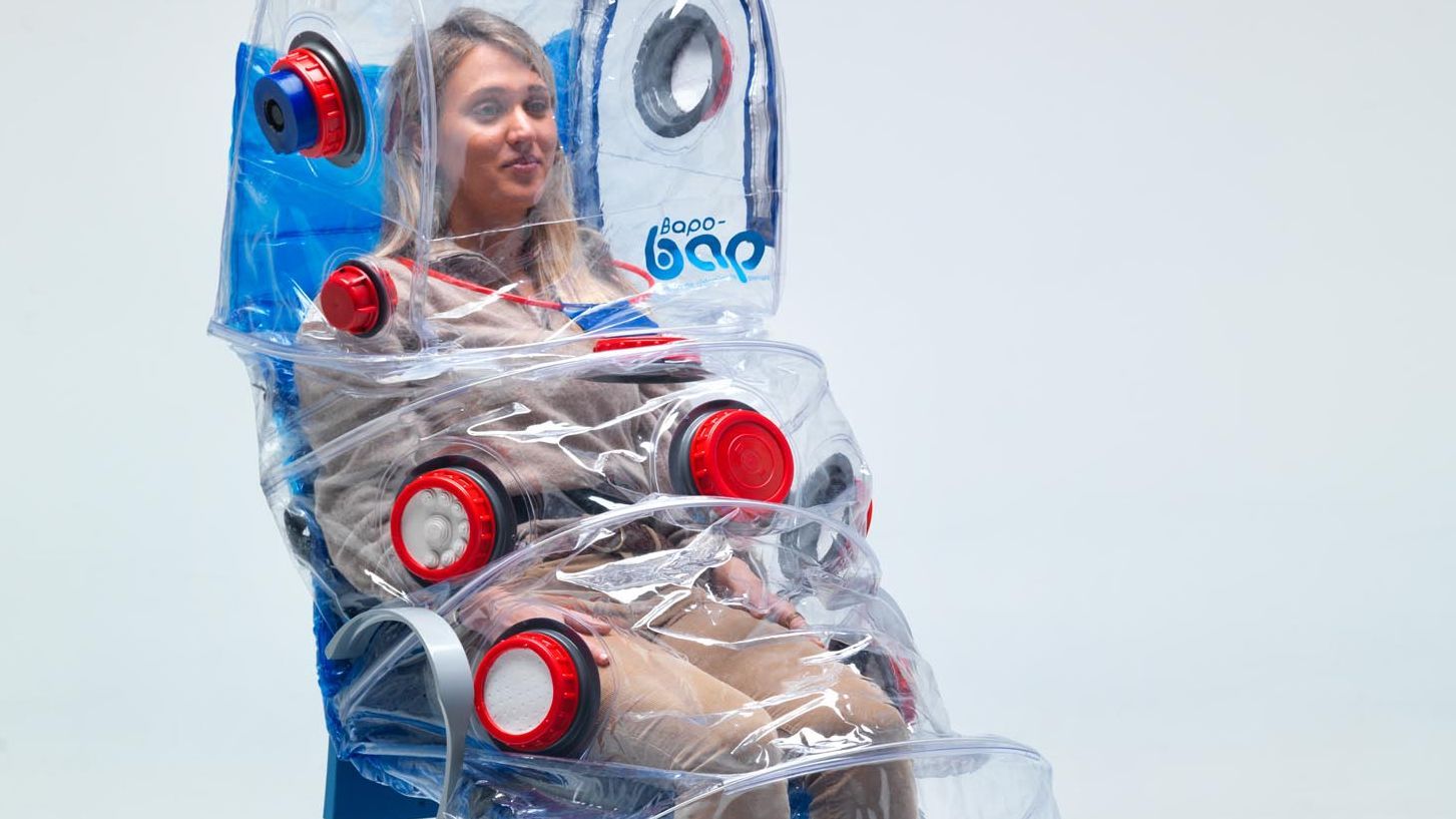 Es "la única del mundo" que permite a la persona aislada estar sentada