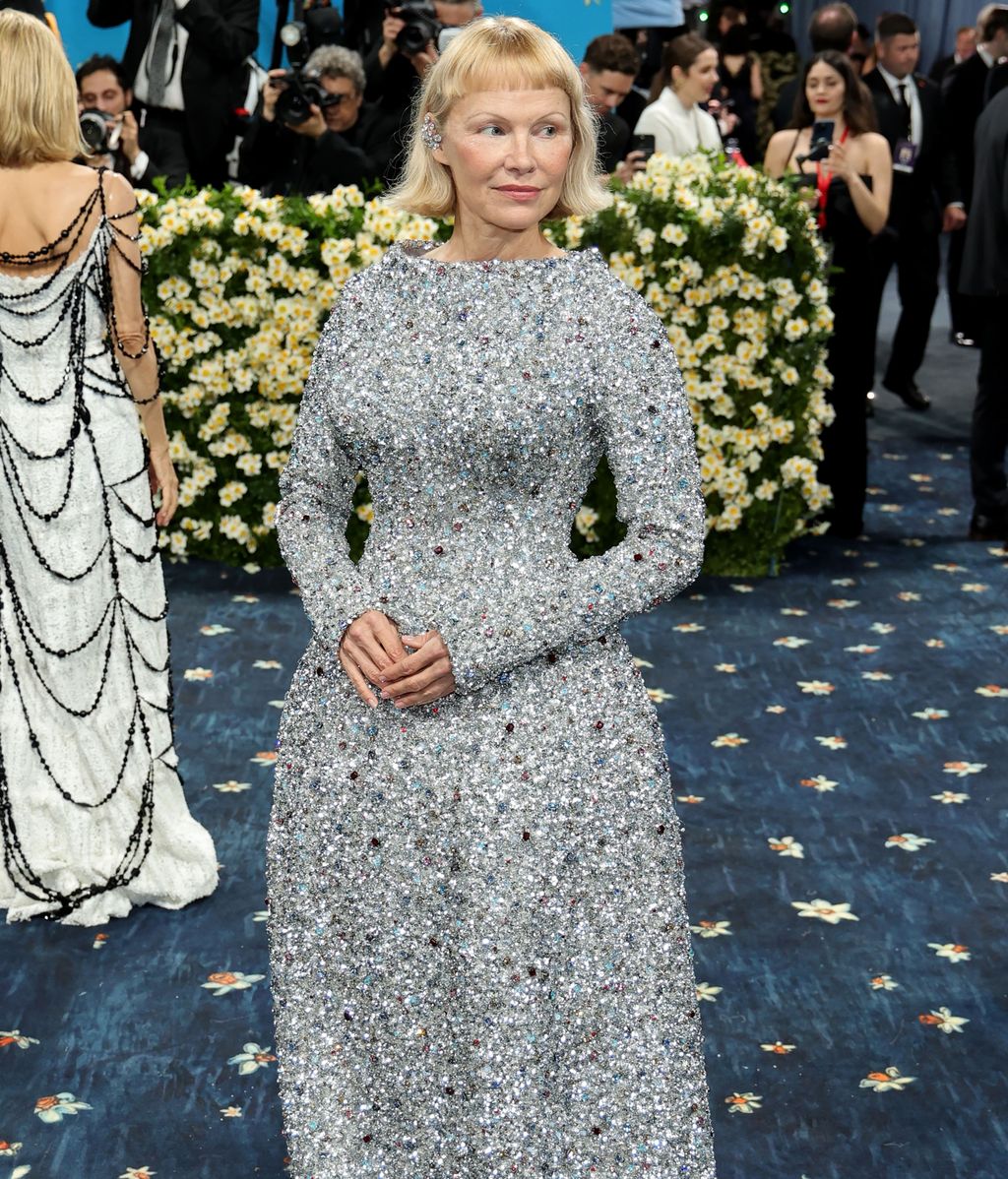 Pamela Anderson en la MET Gala 2025