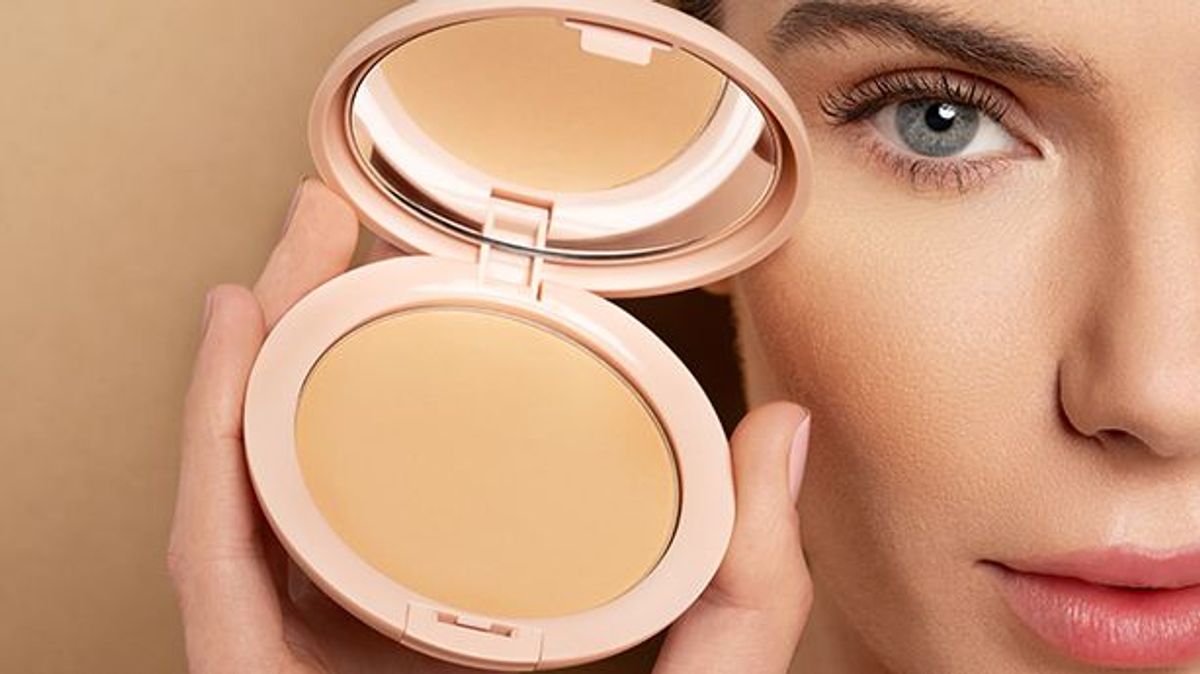 Polvo compacto perfeccionador efecto seda Deliplus