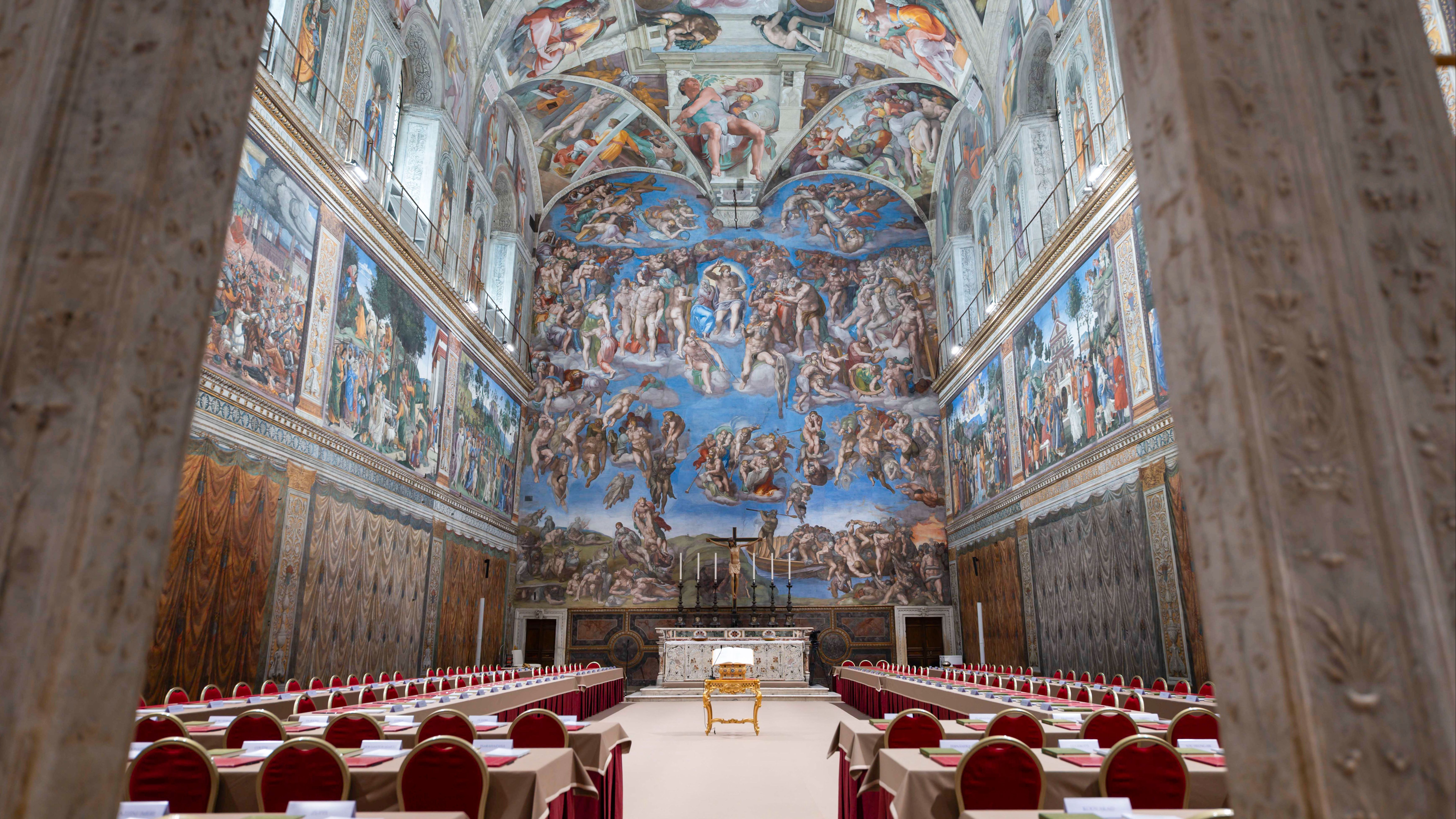Todo preparado en la Capilla Sixtina, donde los cardenales votarán ante el Juicio Final