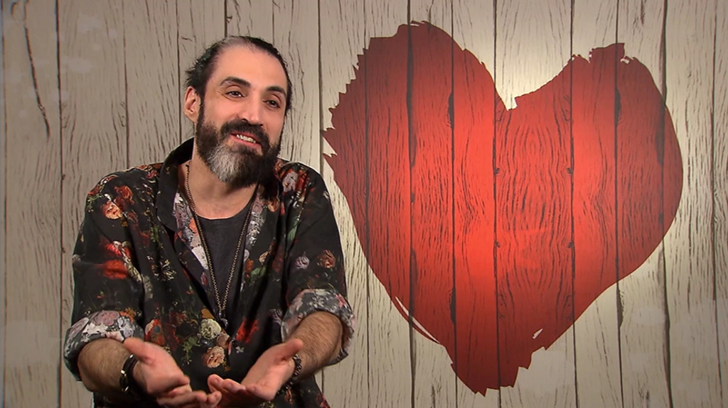 Un soltero de ‘First Dates’ presiente las intenciones de su cita: “Ha venido aquí a hablar de su libro”