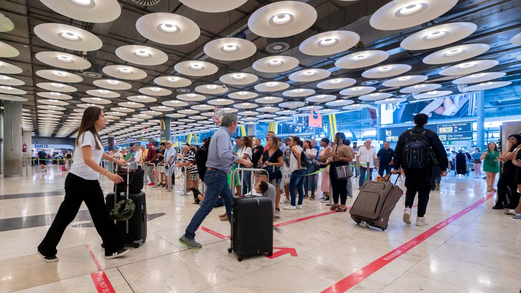 Aena se pronuncia sobre la plaga de insectos en la T4 de Barajas