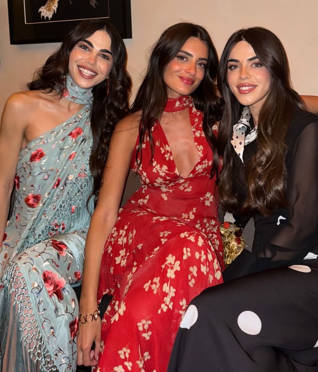 Violeta y Lila Mangriñán junto a Susana Bicho en la noche del pescaíto