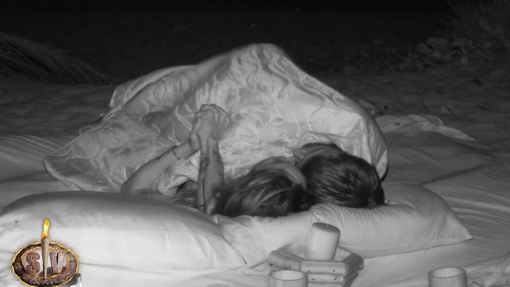 La secuencia completa de la noche subida de temperatura a solas entre Anita y Montoya: "Cuando hay luna llena, todo se altera"