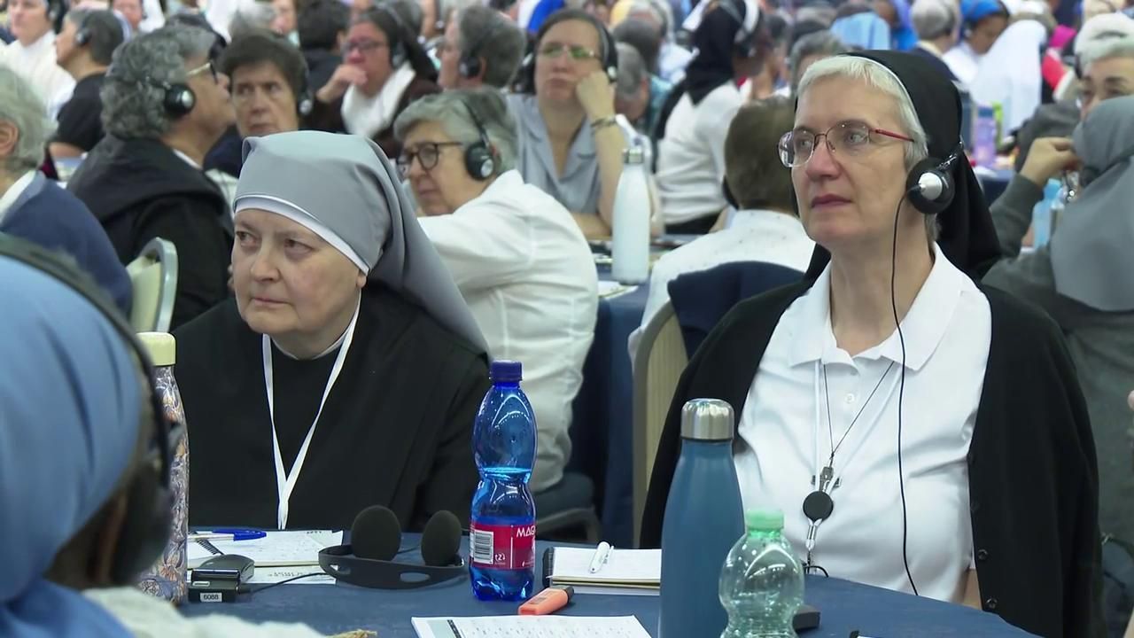 Cientos de religiosas sueñan con un futuro cónclave con mujeres: "Sucederá algún día"