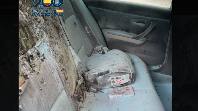 Dos policías le salvan la vida a una niña de tres años en Canillas, Madrid: estaba atrapada en un coche en llamas