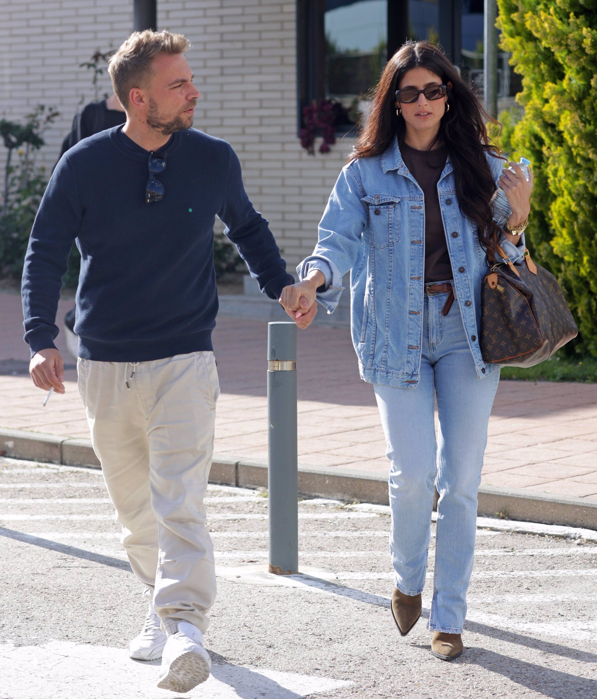 José María Almoguera y María Sánchez 'La Jerezana' saliendo de Mediaset