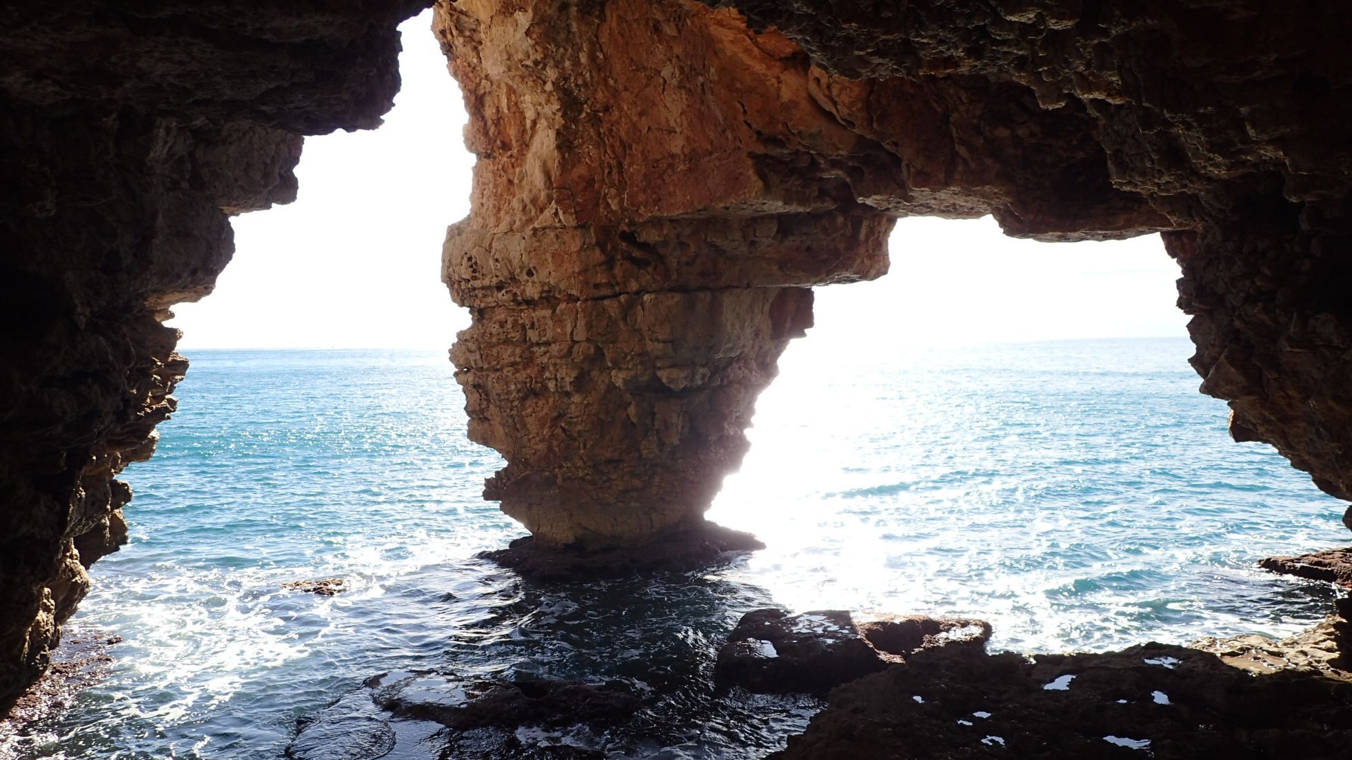 La Cueva del Moraig, desde su entrada en el mar