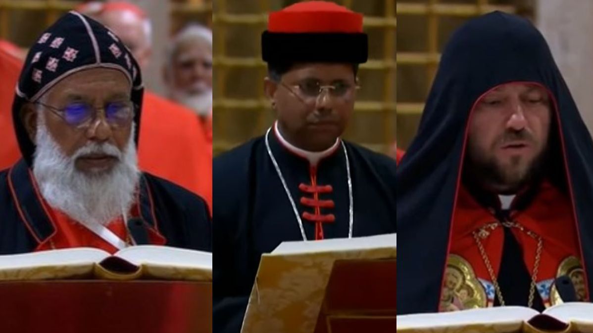 Los cardenales George Alencherry (i) y George Jacob Koovakad (c), de la India, y Rafael Bedros XXI Minassian (d), de Armenia