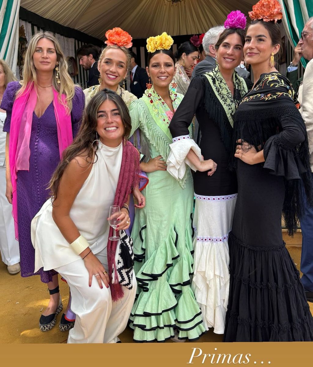 Lourdes Montes posa con sus primas en Sevilla