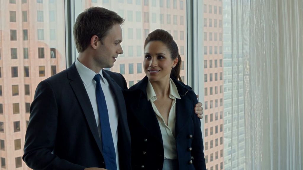 Rachel Zane y Mike Ross fingen ser marido y mujer