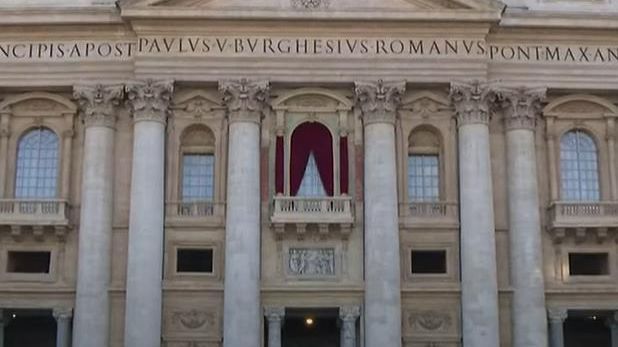 ¿Qué está ocurriendo ahora en la Capilla Sixtina tras la fumata blanca?