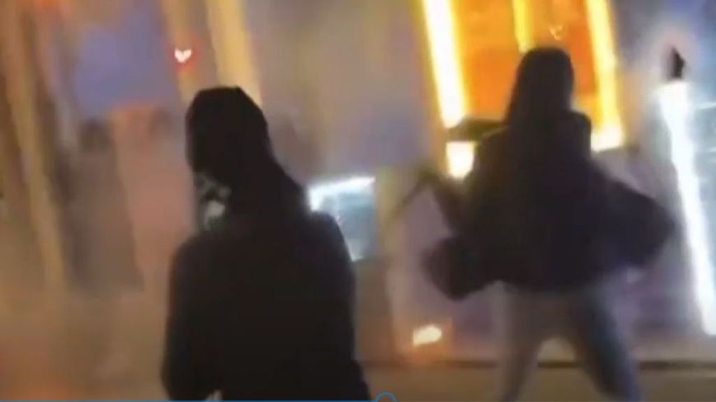 Violentos disturbios en París después de que un conductor atropellara a una multitud de hinchas