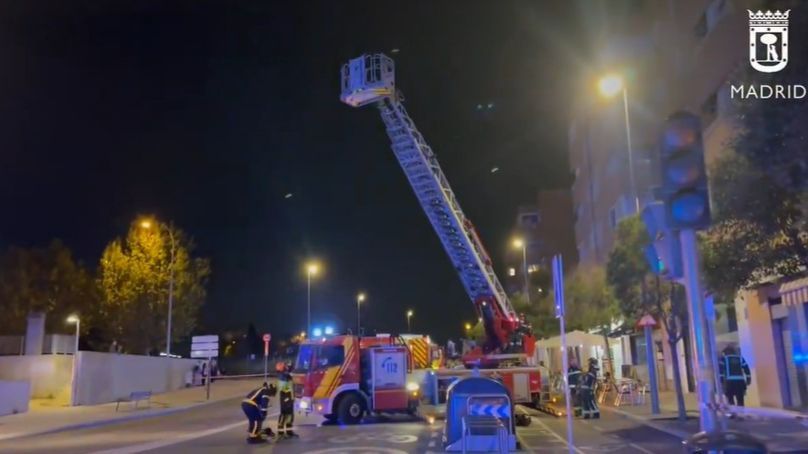 El incendio de un bar obliga a desalojar a 30 viviendas del barrio madrileño de Villaverde