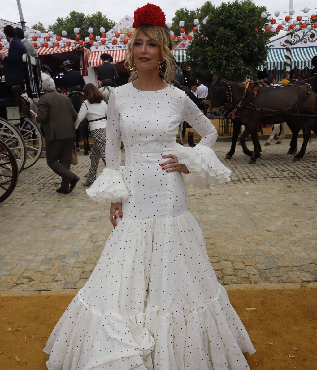 Emma García en la caseta de 'El Turronero' en la Feria de Abril
