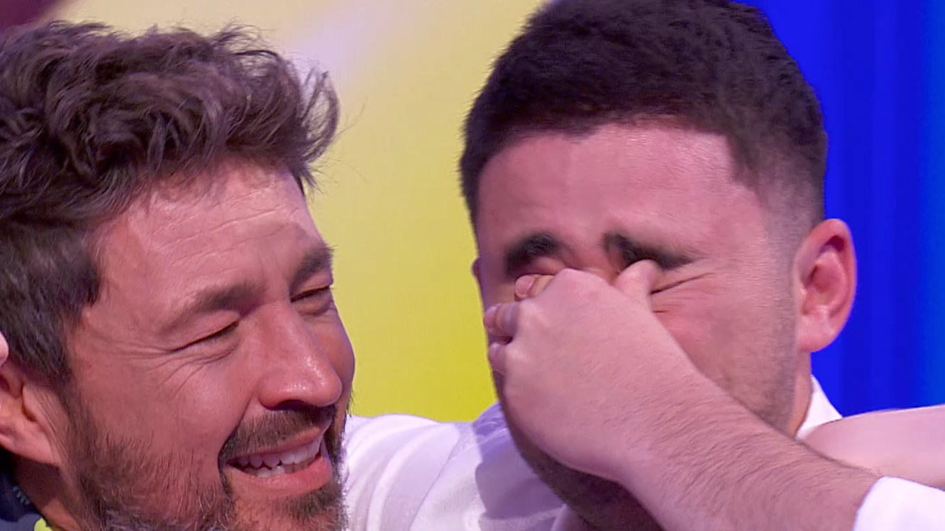 ¡Explosión de lágrimas! 'Familia de profes' aciertan la palabra final y se emocionan al ganar 30.000 euros