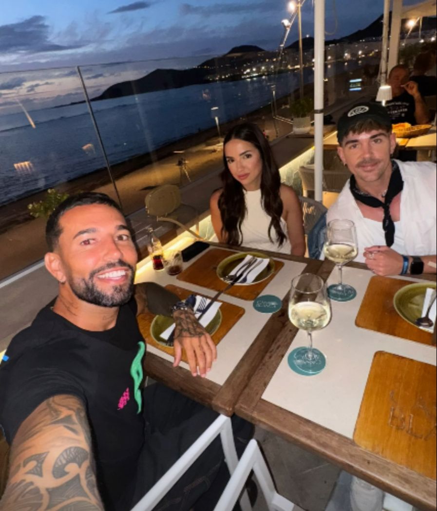 Omar Sánchez, Lucía Sánchez y Asier Montaño, juntos de cena