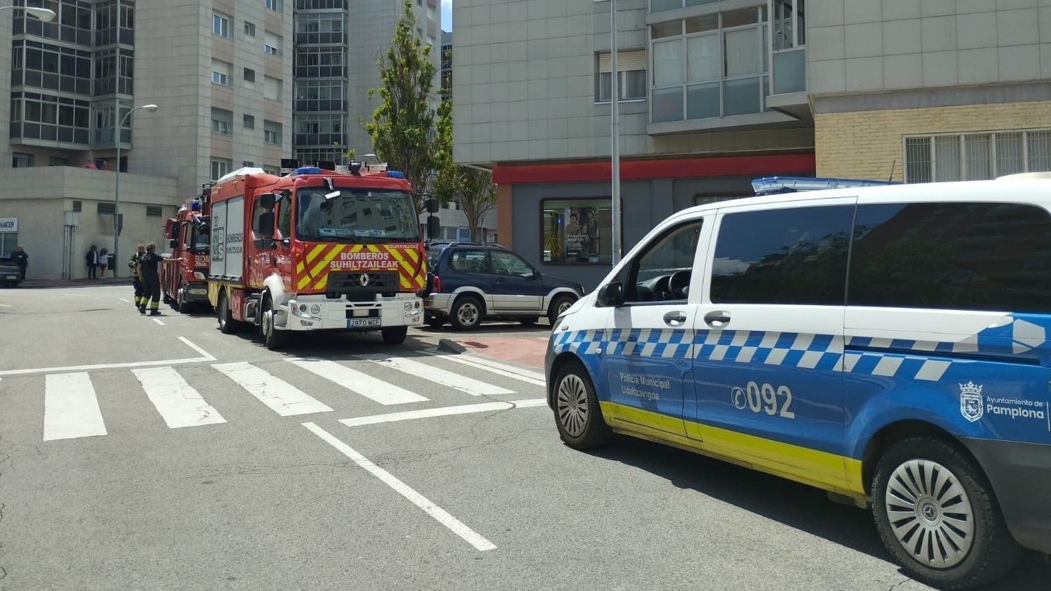 Tres mujeres, de entre 82 y 85 años, trasladadas al hospital tras inhalar humo en el incendio de una vivienda en Pamplona