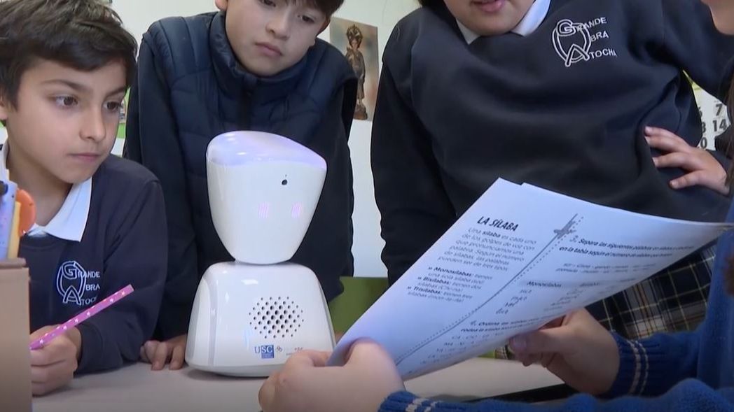 Yerlin, la pequeña paciente que es capaz de acudir a la escuela gracias a un avatar
